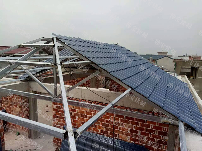 酷暑炎夏,隔熱合成樹(shù)脂瓦給您的家送“清涼”