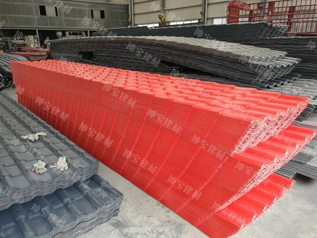 定制生產的1200平米大紅色樹脂瓦已出貨