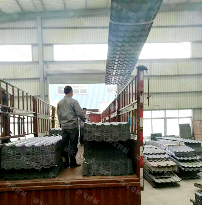 湖南32噸灰色樹(shù)脂瓦已發(fā)貨完畢