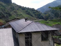 這個(gè)樹(shù)脂瓦安裝工不得了，安裝技術(shù)吊炸天！