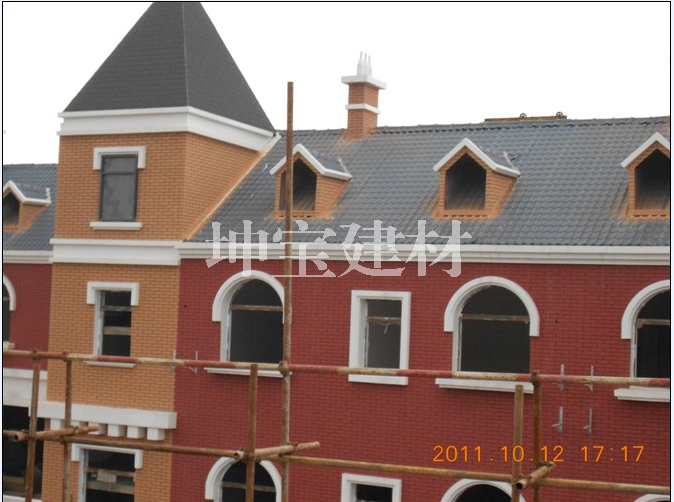 成都新型仿古樹脂琉璃瓦_為青城山歐式別墅樓增色不少