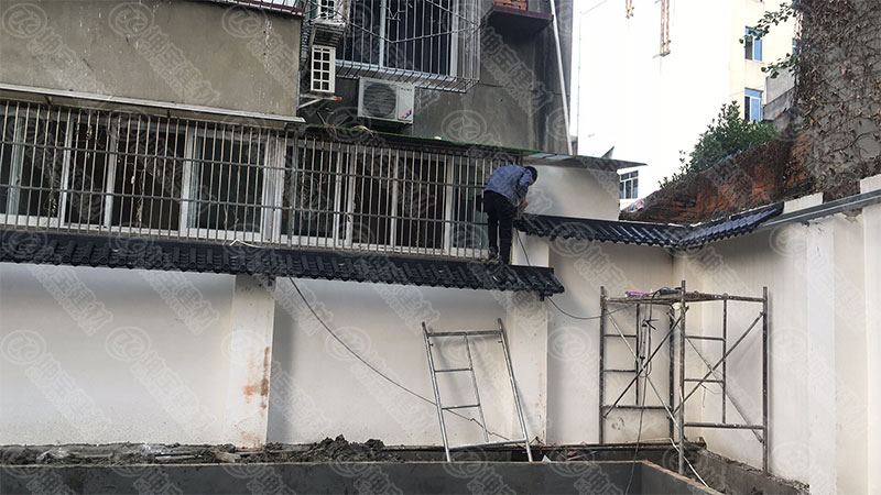 雙流賈老板采購樹脂瓦廠家的圍墻【塑料一體仿古屋檐瓦】案例